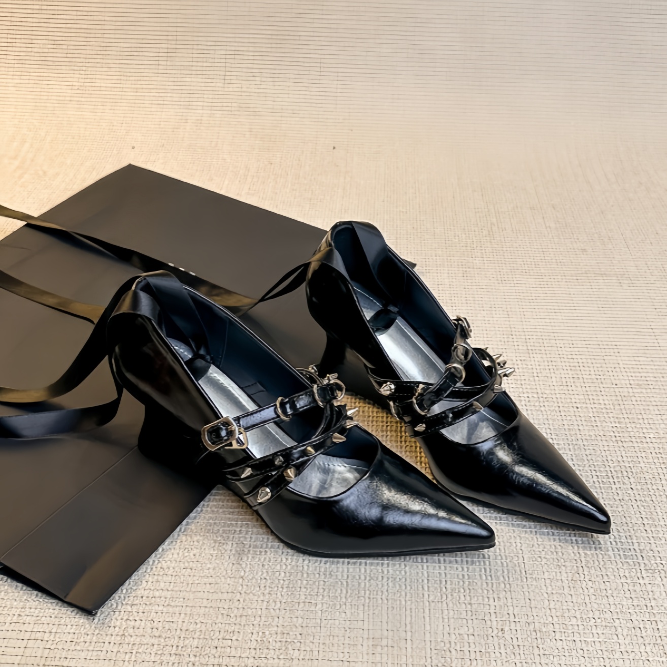 Women's Black Patent Leather P - đánh giá và giá Ribbon Tie Heel